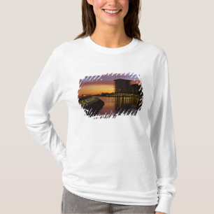 T-shirt Lagune de loisirs et appartements au coucher du so