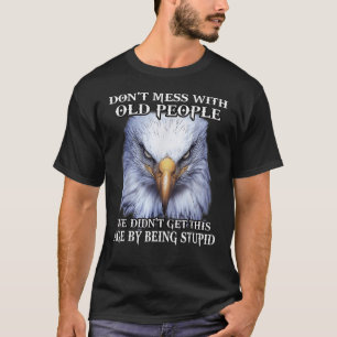 T-shirt L'aigle ne manque pas avec les personnes âgées Nou