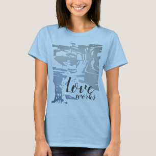 T-shirt "L'amour fonctionne" Gris Bleu Batik Motif île T