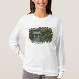 T-shirt Lanterne en pierre éclairée dans le jardin japonai