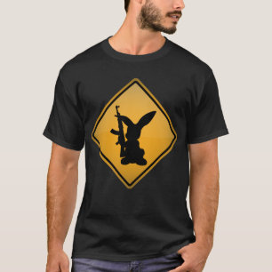 T-shirt Lapin avec le panneau d'avertissement d'arme à fe