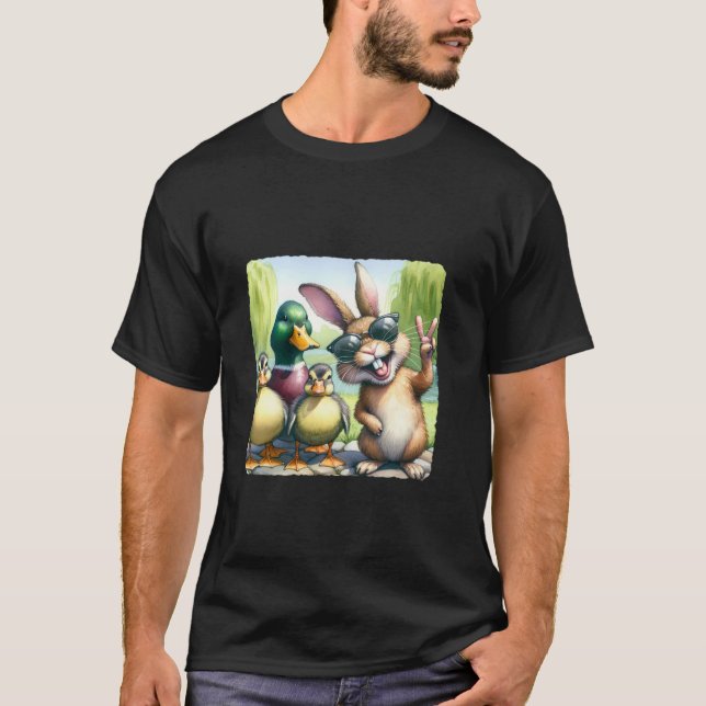 T-shirt Lapin De Pâques Et Colliers Portrait Dans Le Parc  (Devant)