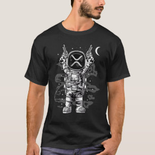 T-shirt L'Astronaute Tire La Pièce Xrp Sur Le Jeton De Cri