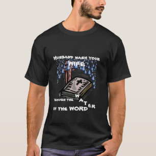 T-shirt Laver avec l'eau du mot T-shirt.