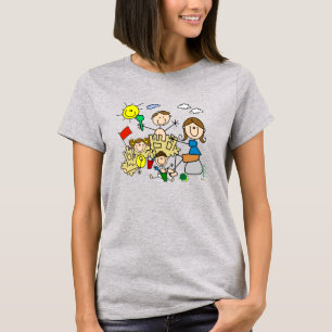 T-shirt Le bâton figure l'amusement de plage de famille