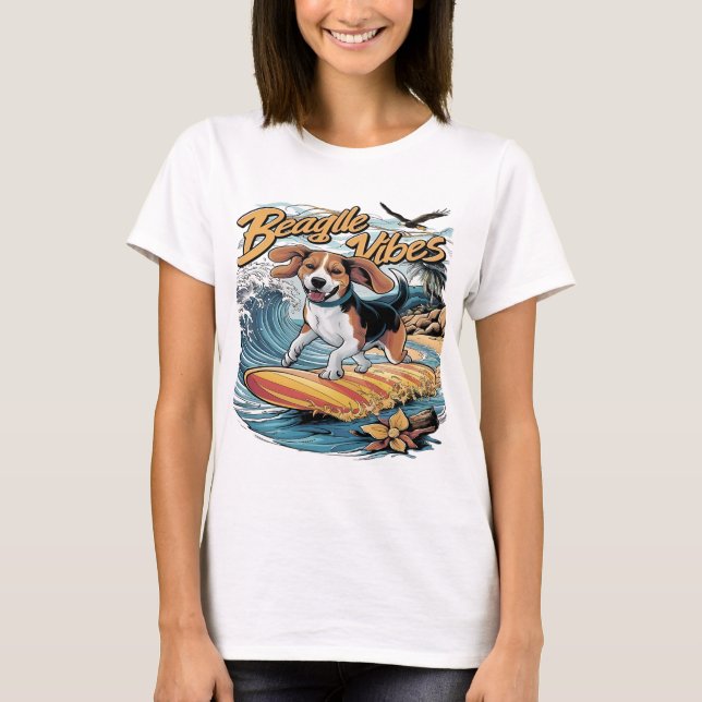 T-shirt Le Beagle majestueux conquiert le surf des vagues (Devant)