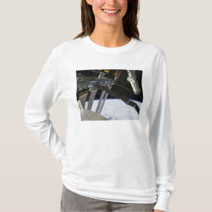 T-shirt Le bras de l'effort parmi la stat internationale