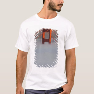 T-shirt Le brouillard envahit la baie de San Francisco cou