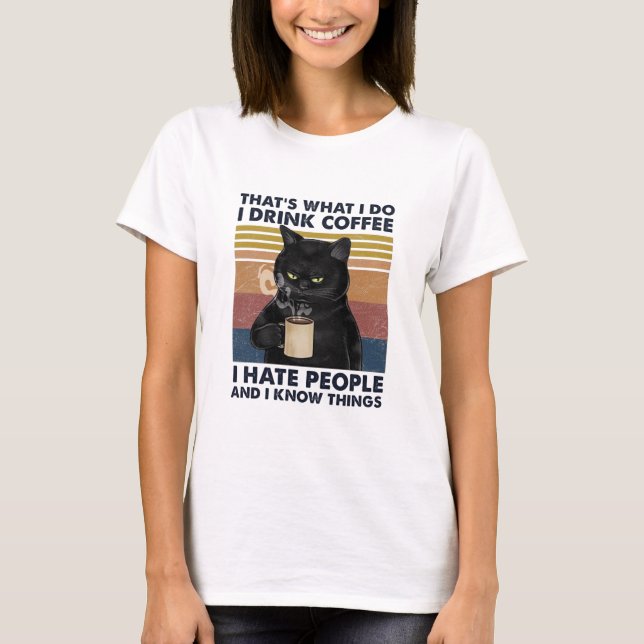 T-shirt Le chat mignon boit du café et connaît des choses (Devant)