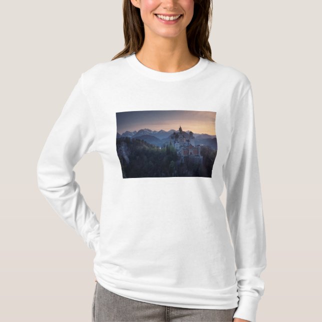T-shirt Le château de Neuschwanstein, construit à la fin d (Devant)