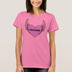 T-shirt Le coeur de liberté avec des ailes teignent en