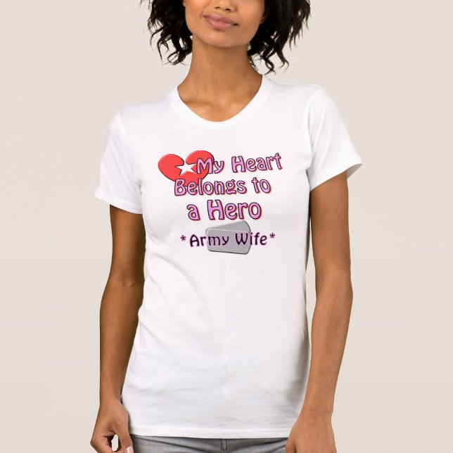 T-shirt Le coeur de Myt appartient à un héros (Devant)