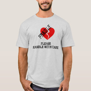 T-shirt Le coeur fragile, manipulent svp avec soin