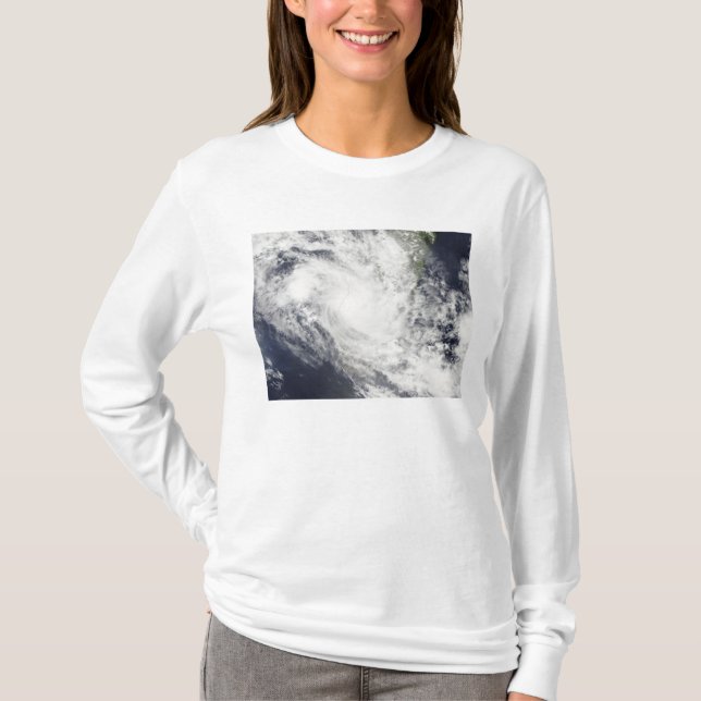 T-shirt Le cyclone tropical Fami survole Madagascar (Devant)