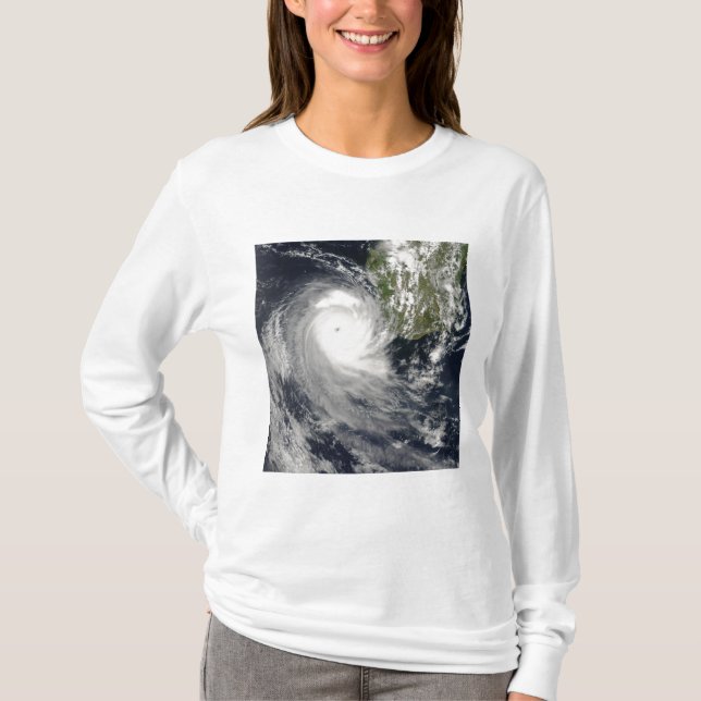 T-shirt Le cyclone tropical Favio au large de Madagascar (Devant)