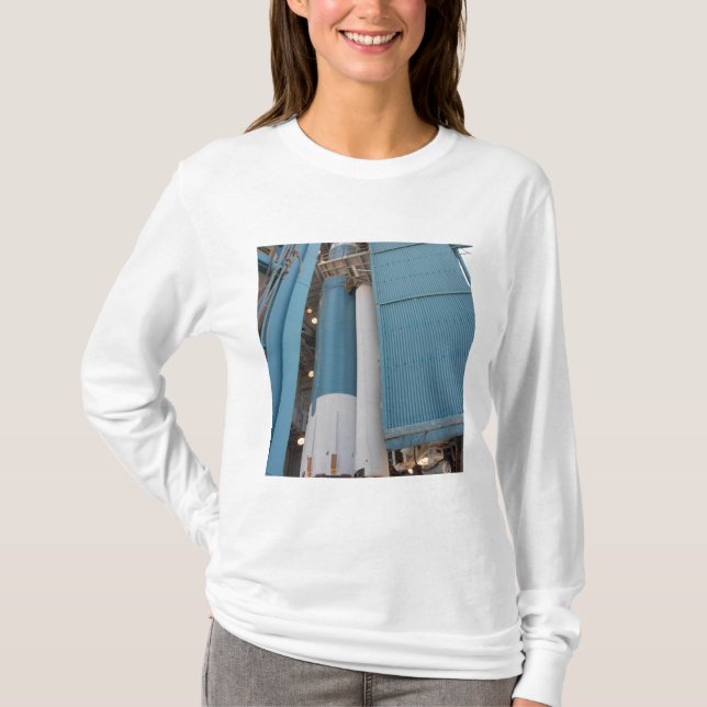 T-shirt Le deuxième moteur de fusée solide est déplacé dan (Devant)