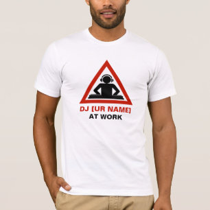 T-shirt Le DJ au travail customisent votre nom