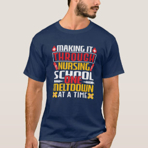 T-shirt Le Faire À Travers L'École De Soins Infirmières Un