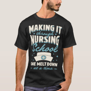 T-shirt Le Faire À Travers L'École De Soins Infirmières Un