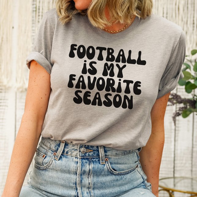 T-shirt Le football est ma chemise Super saison préférée (Celebrate the gridiron with our "Football is My Favorite Season Groovy" Shirt – a stylish declaratio)