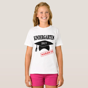 T-shirt Le jardin d'enfants personnalisé l'a cloué