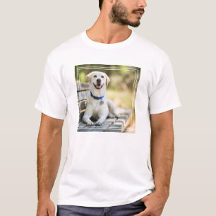 T-shirt Le Labrador Jaune Pose Sur Le Banc