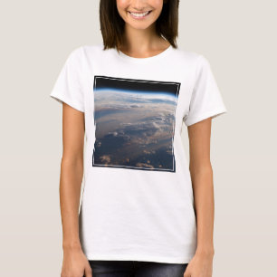 T-shirt Le lever Du Soleil Coule De Longues Ombres Sur La 