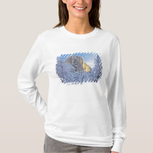 T-shirt Le lever du soleil frappe El Capitan par la neige