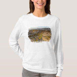 T-shirt Le lever du soleil illumine les dunes de sable et 