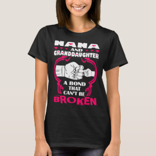 T-shirt Le lien de Nana et de petite-fille qui biseautent