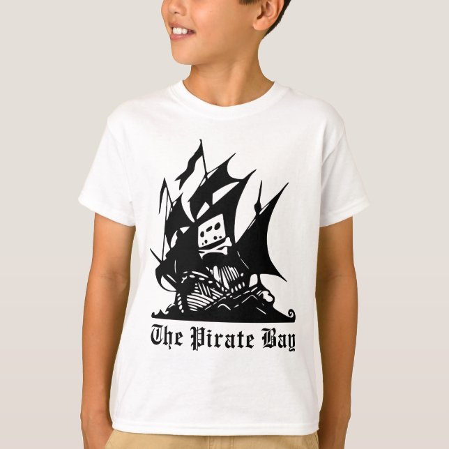 T-shirt le logo de bateau de pirate de baie de pirate (Devant)