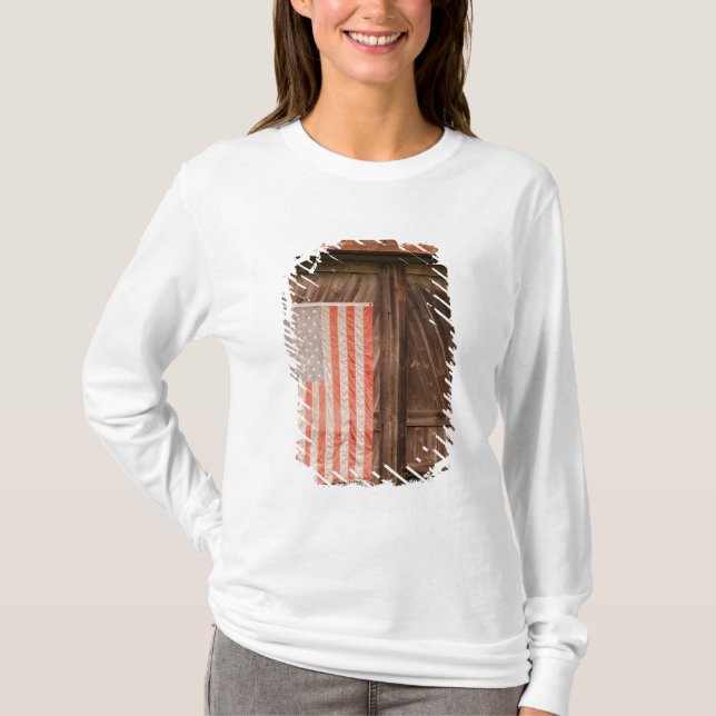 T-shirt Le Maine, drapeau américain fané sur la porte de (Devant)