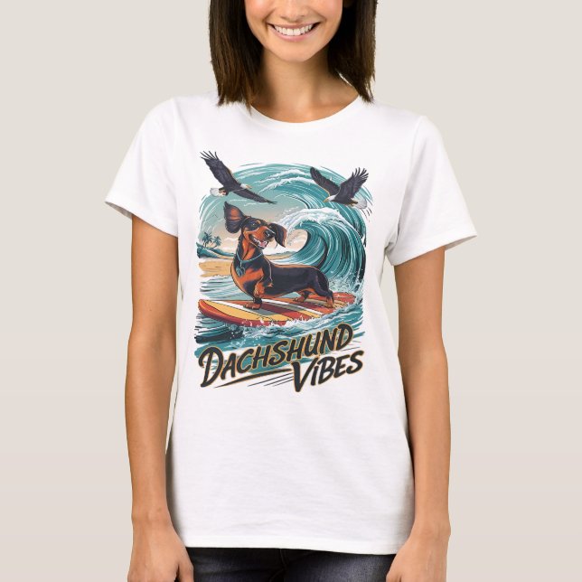 T-shirt Le majestueux Dachshund Dog Catching a Wave Surfin (Devant)