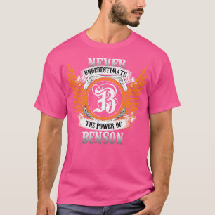 T-shirt Le Nom De Benson Chemise Ne Sous-Estime Jamais Le