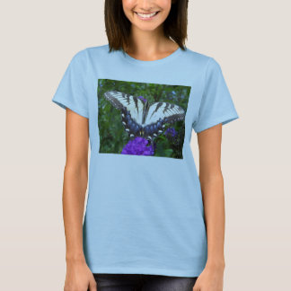 T-shirt Le papillon avec des ailes a écarté 01