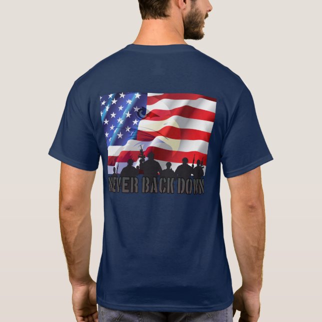 T-shirt Le patriotique ne jamais tomber Drapeau d'aigle et (Dos)