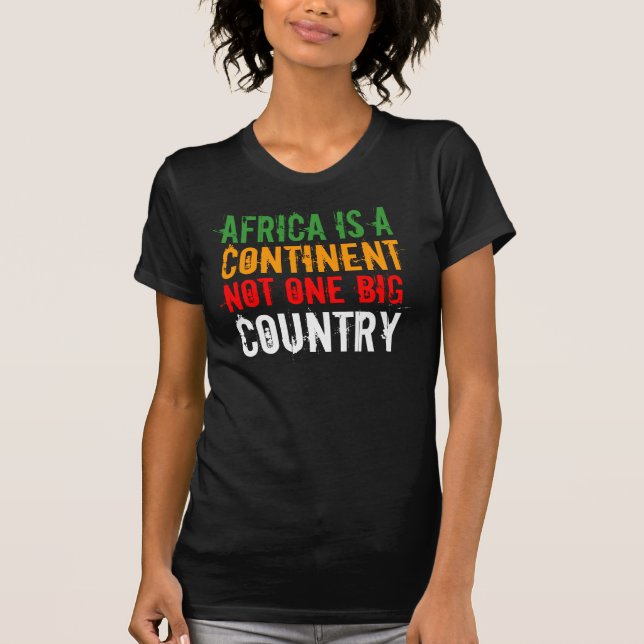 T-shirt Le PAYS, Afrique est A, le CONTINENT, NON UN GRAND (Devant)