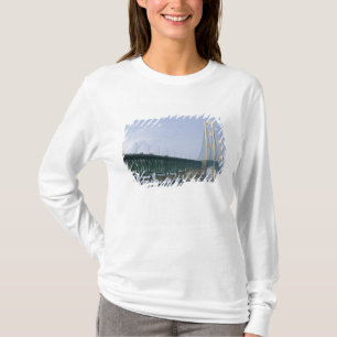 T-shirt Le pont Mackinac enjambant les détroits de 2
