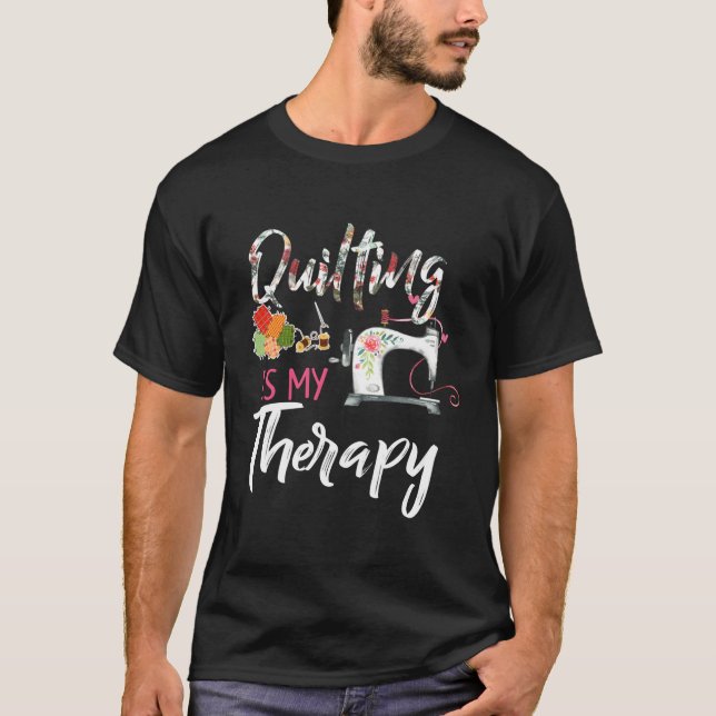 T-shirt Le Quilting Est Mon Thérapie À Coudre Pour Le Quil (Devant)