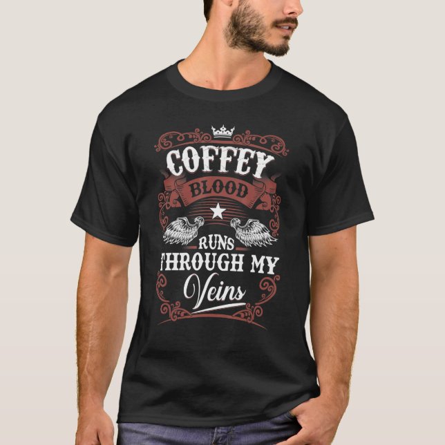 T-shirt Le Sang Du CAFÉ Traverse Mes Veines Nom De Famille (Devant)