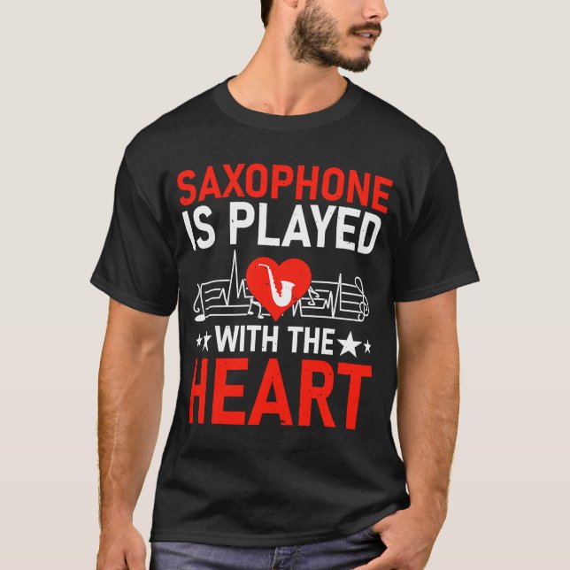 T-shirt Le Saxophone Est Joué Avec Le Coeur I Saxophone (Devant)