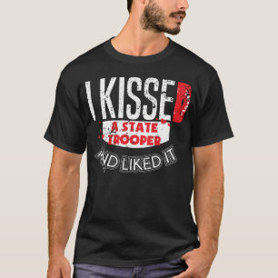 T-shirt Le soldat de la cavalerie d'état embrassé l'a aimé