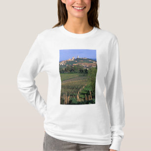T-shirt Le village de San Gimignano est situé dans les col