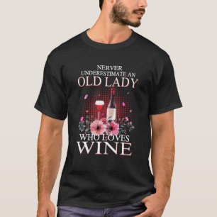 T-shirt Le Vin Ne Sous-Estime Jamais Une Vieille Dame Qui