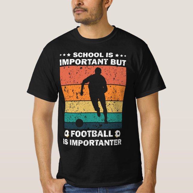 T-shirt L'École Est Importante, Mais Le Football Est Impor (Devant)