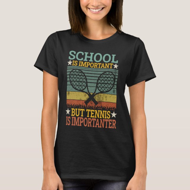 T-shirt L'École Est Importante, Mais Le Tennis Est Importa (Devant)