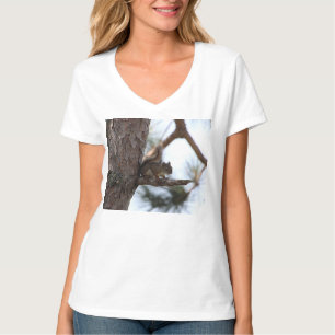 T-shirt L'écureuil dans un arbre à pins