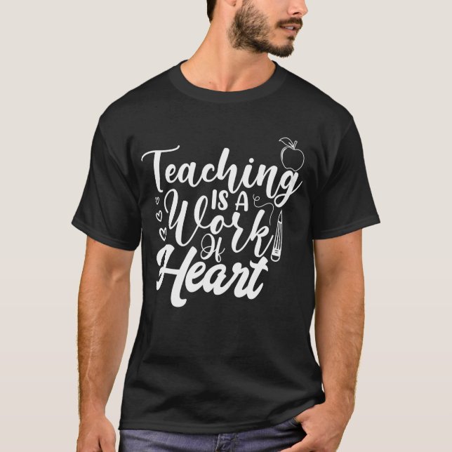 T-shirt L'Enseignement Est Une Oeuvre De Coeur (Devant)