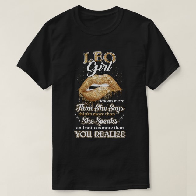 T-shirt Leo Girl En Sait Plus Qu'Elle Ne Dit Juillet Août  (Design devant)