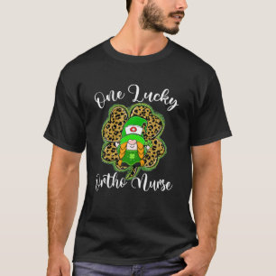 T-shirt Leopard Shamrock One Lucky Ortho Nurse Gnome St Pa